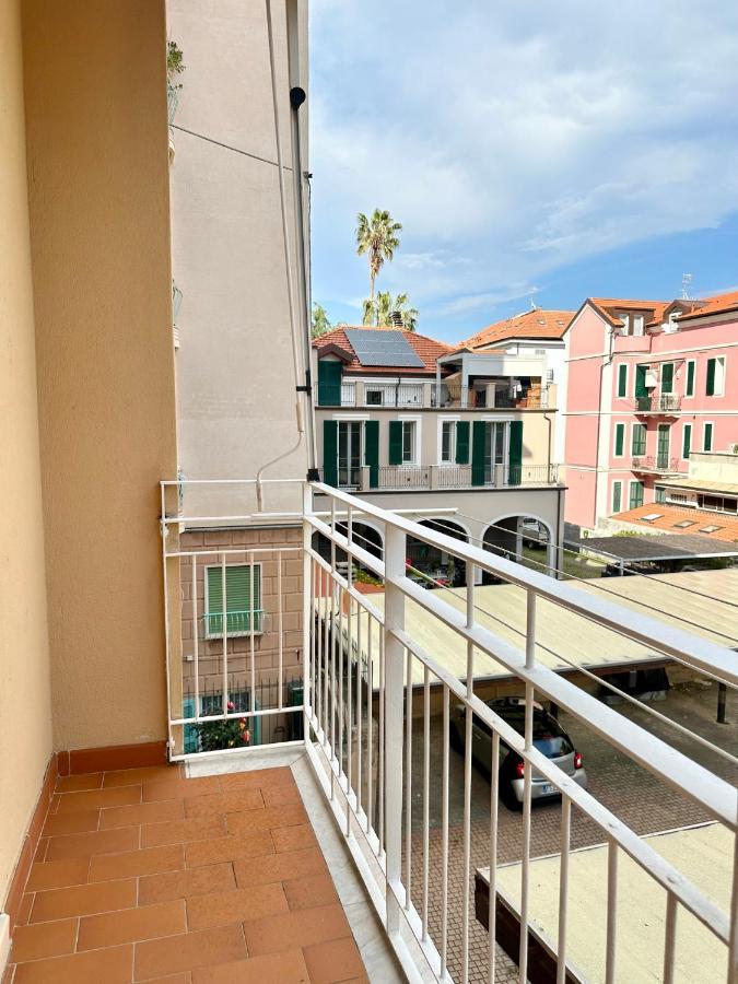 Hostdomus - Casa Corallo Alassio Esterno foto